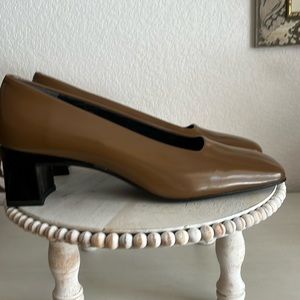 Massimo Italy leather square toe pumps khaki w/black heels NEW size 10